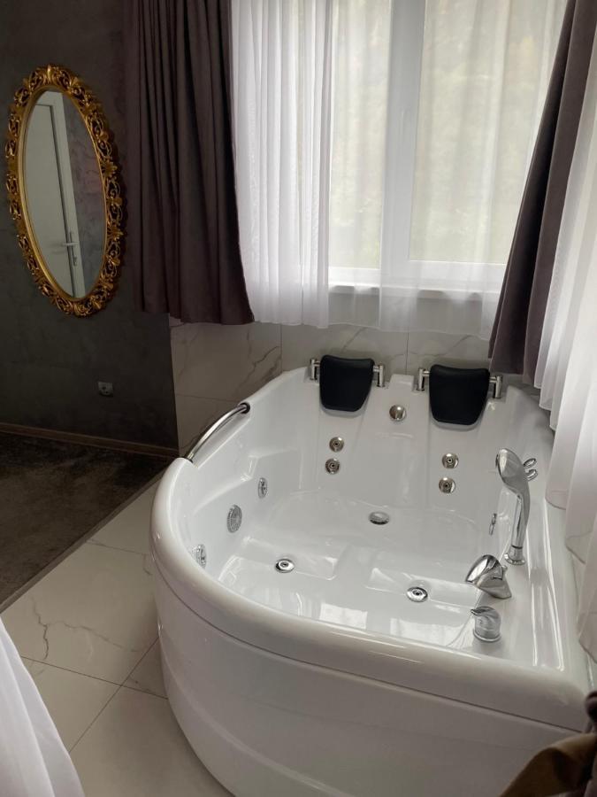 La Protap Calimanesti Hotel Ngoại thất bức ảnh