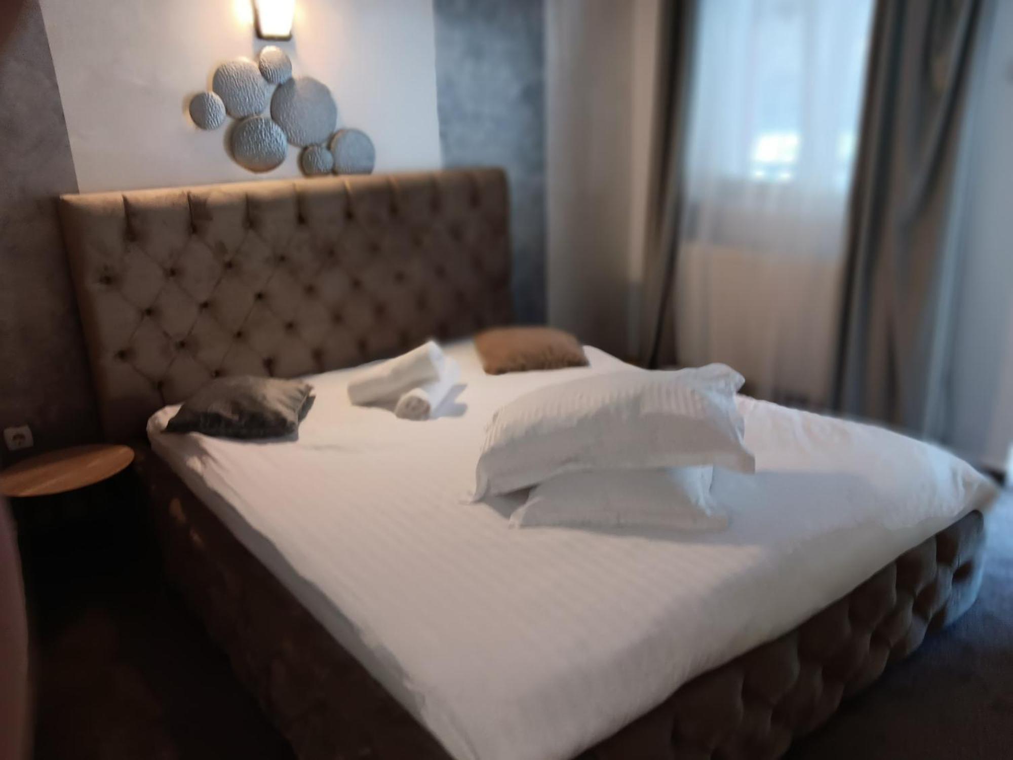La Protap Calimanesti Hotel Ngoại thất bức ảnh