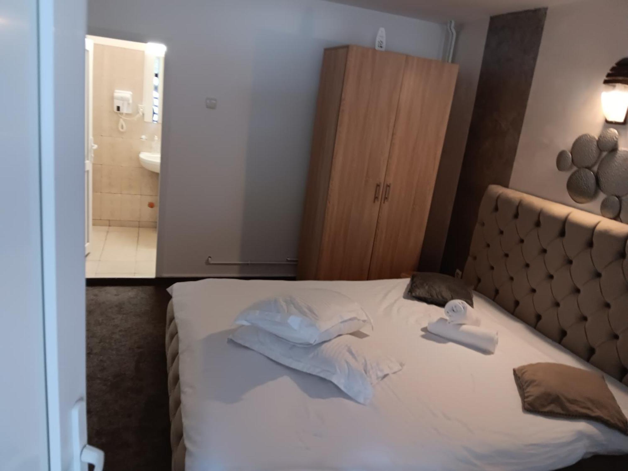 La Protap Calimanesti Hotel Ngoại thất bức ảnh