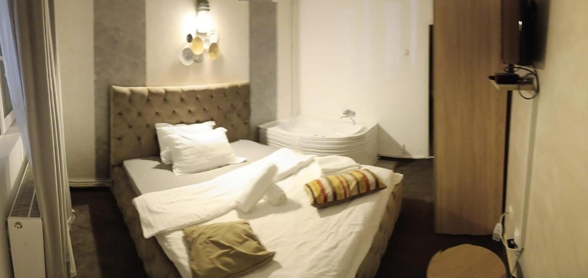 La Protap Calimanesti Hotel Ngoại thất bức ảnh