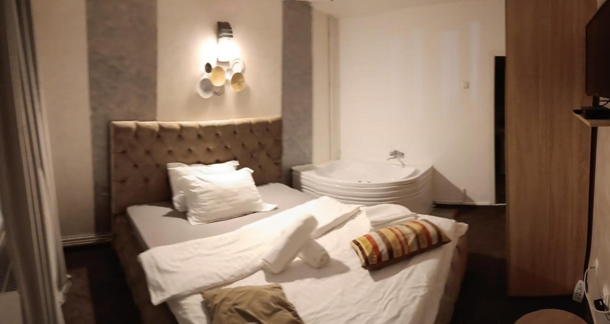 La Protap Calimanesti Hotel Ngoại thất bức ảnh